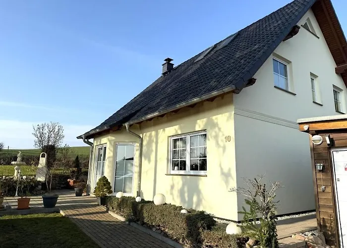 With 2 Bedrooms Holiday home